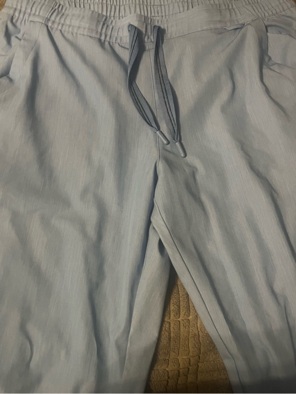 Ariat Women's Scrub Set V-Neck Top - Light Blue and matching pants XL - Picture 8 of 8
